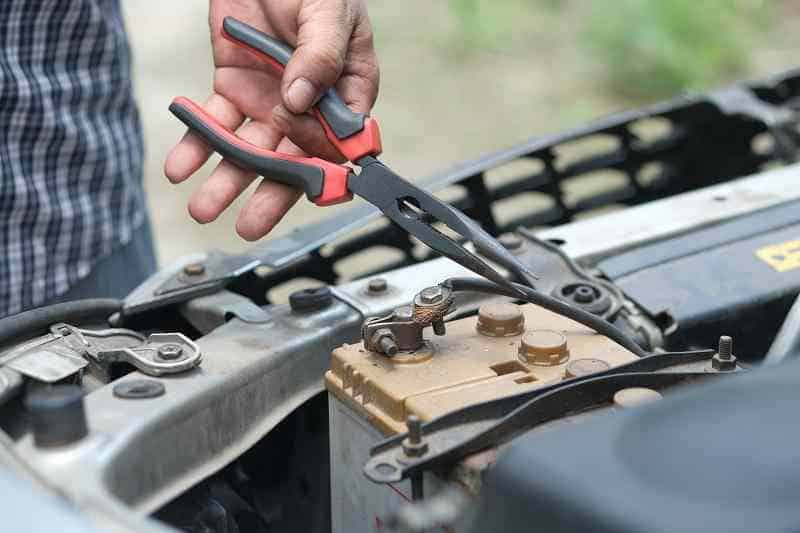 ¿Cómo alargar la vida útil de tu batería para carro? Consejos esenciales